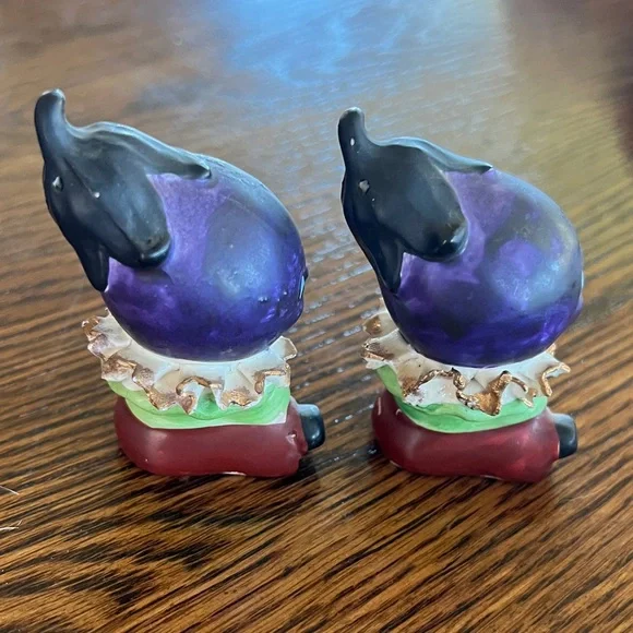 Vintage Purple Eggplant Salt & Pepper Shakers - Picture 5 of 7